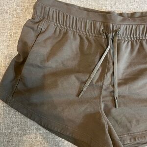 lulu lemon Inner Glow High-Rise Short 3” Size 10